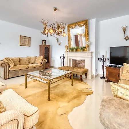 Sleeps 7 Pool Air Con Wifi * Lloret de Mar