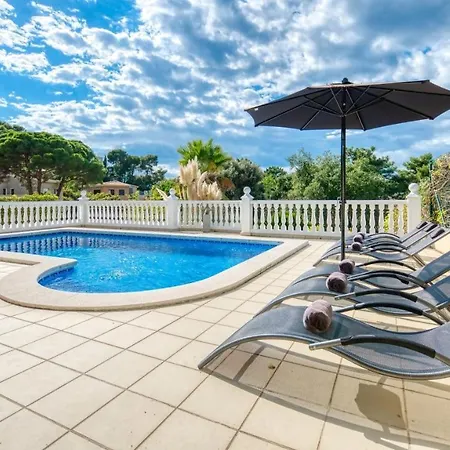 Sleeps 7 Pool Air Con Wifi Villa Lloret de Mar