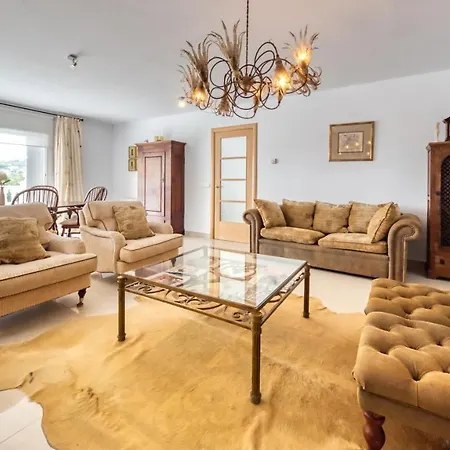 Sleeps 7 Pool Air Con Wifi * Lloret de Mar